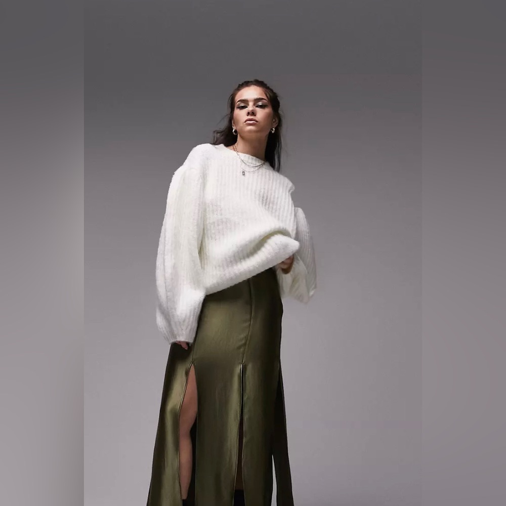 Topshop knitted volume sleeve fluffy sweater in ivory. NEVER WORN! Tag still on